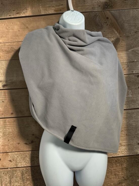 lululemon athletica Accessories - Lululemon Athletica Vinyasa Scarf One Size Gray Fleece Snap Buttons Versatile